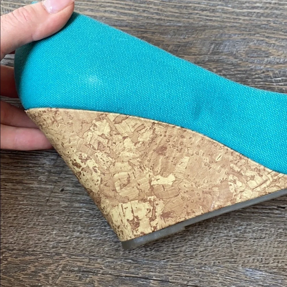 NWOT American Eagle Teal Wedge 10W Peeptoe